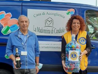 Il referente del centro tumori di Candiolo, autorizzato alla raccolta tappi.