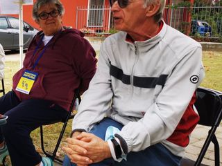 Gli organizzatori astigiani della “Maratona Diffusa” con la presidente Maria Teresa Pippione (a sinistra) e dal suo vicepresidente Mario Francesconi
