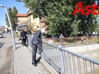 Il sindaco Rasero mentre monitora il fluire della piena