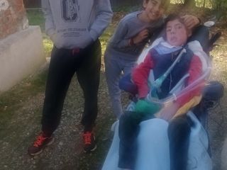 Lorenzo con i suoi fratelli
