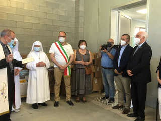 Foto del 9 luglio, in occasione dell'inaugurazione dei lavori di miglioramento della Mensa Sociale.