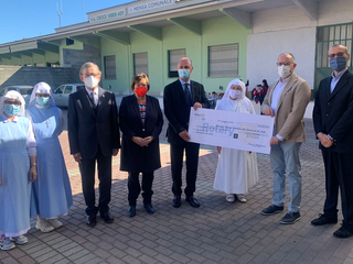 Il 20 maggio il Rotary ha consegnato un assegno alla Mensa Sociale.