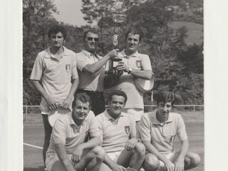 I campioni con il trofeo