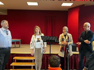 Fabio Isnardi, sindaco di Calamandrana e presidente Unione collinare Vigne e Vini, Sandra Balbo, sindaca di Fontanile, Monica Gallone, responsabile del progetto Cambio Rotta per CrescereInsieme e Marco Pollarolo, antropologo, attore e organizzatore della living library.