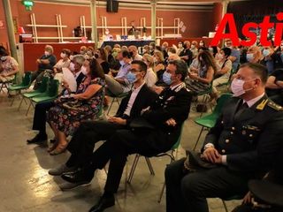 Il pubblico che ha assistito all'incontro di domenica con, in prima fila, il presidente Lanfranco (seduto accanto al comandante provinciale dei Carabinieri, tenente colonnello Pierantonio Breda) e il prefetto Alfonso Terribile (Ph. MerfePhoto)