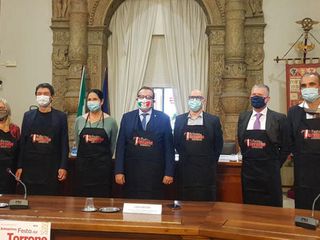 Presentazione Festa (Del Trotti terzo da destra)