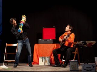 I protagonisti di &quot;Storie a perdicollo&quot; ritratti in scena