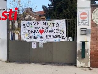 Il saluto dei bimbi della scuola di Portacomaro