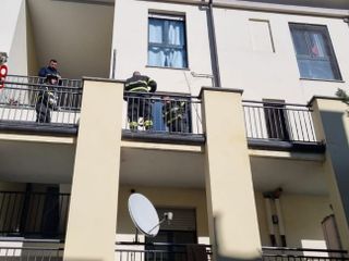 Vigili del fuoco impegnati nell'intervento in via Cavour