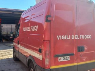 Un mezzo dei vigili del fuoco fotografato durante l'intervento a Variglie