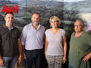 Da sx l'ing. Fabio Vidotto, Claudio Mogliotti, il sindaco di Viarigi Francesca Ferraris e l'artista Pippo Altomare