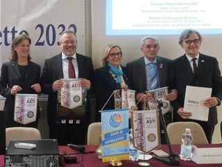 Da sinistra Paola Mogliotti, il PDG Beppe Artuffo, la IDG Ines Guatelli, il presidente Commissione Progetto Salute Giuseppe Rinaldo Firpo e il delegato progetto diabete Luigi Gentile