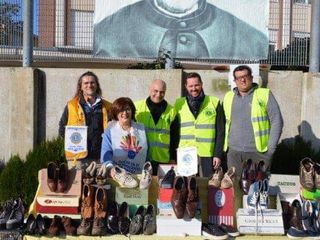 il Sindaco di Asti dottor Maurizio Rasero, la Presidente Pistone e la signora Sara mentre danno la prima &quot;palata&quot;