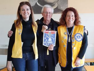 Un bella foto di don Roberto insieme ai rappresentanti del Club Un bella foto di don Roberto insieme ai rappresentanti del Club