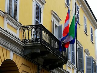 Bandiere a mezz'asta anche al Comune di Costigliole d'Asti