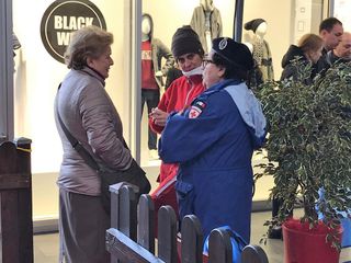 Volontarie dell'Orecchio di Venere al gazebo informativo