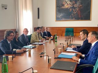 Il presidente Cirio e l'assessore Gabusi durante un tavolo di confronto con l'allora ministro Toninelli
