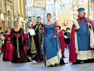 Il corteo storico che, la domenica paliofla, precede la corsa Il corteo storico che, la domenica paliofla, precede la corsa