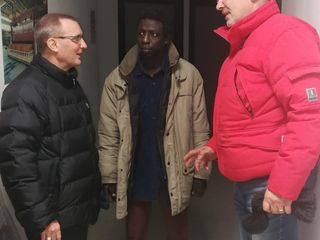 Saddek con il vescovo e il presidente dell'associazione Marco Burdese Saddek con il vescovo e il presidente dell'associazione Marco Burdese