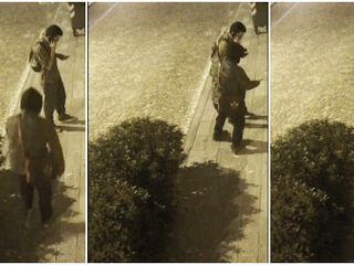 L'arrivo del rapinatore alla sala slot presa di mira