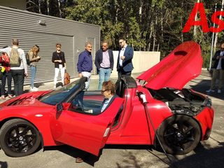 La splendida Lotus resa elettrica dal gruppo Tesla