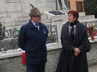 Giuseppe Ugonia, sindaco di Calosso, ritratto con il Questore di Asti Alessandra Faranda Cordella