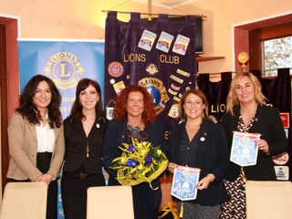 Le relatrici del convegno insieme a Elena Appiani. Da sinistra Meluzzi - Pratali - Pistone - Appiani e Pilone