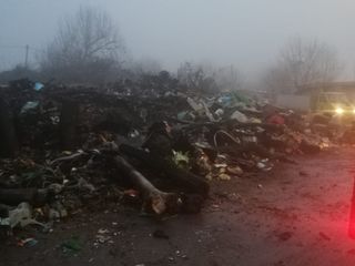 Il cumulo di rifiuti come si presentava stamattina