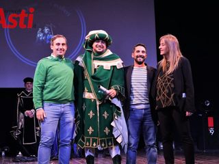Mario Colucciello vincitore della categoria &quot;cavalieri&quot; per il Rone San Martino San Rocco con il Rettore Pier Paolo Squillia, l'assessore Paride Candelaresi e la Rettrice Nicoletta Sozio