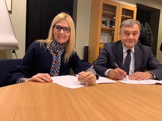 la firma dei soci fondatori Laura Capra e Giuliano Viglione