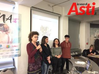Le ragazze della 3C del Monti con l'insegnante Silvana Nosenzo