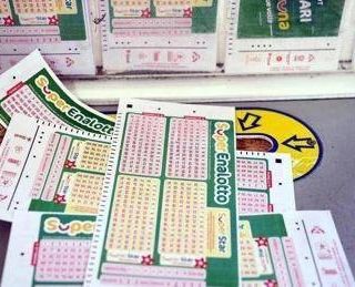 Superenalotto, numeri combinazione vincente oggi 2 maggio