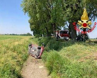 Scontro tra auto e ambulanza nel Lodigiano, 8 feriti: grave bimbo di tre anni