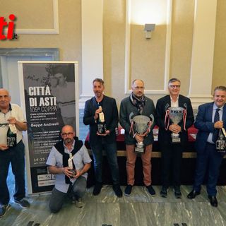 La presentazione del trofeo (Merphefoto)