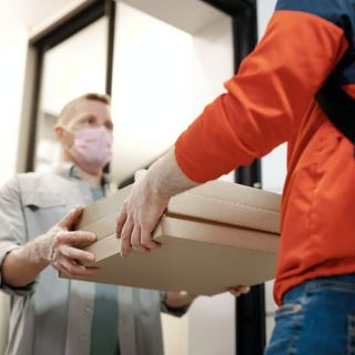 Hai un'attività che fa consegne a domicilio o asporto? Scrivici e ti metteremo nelle nostre storie Instagram!