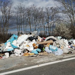 Asti, cronache di 'ordinario' degrado: l'ennesima segnalazione arriva da viale don Bianco