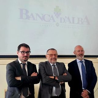Stamattina a Novara la presentazione alla stampa dei dati di bilancio 2023 e della prossima apertura, a inizio 2025 a Novara, del 75° sportello dell'istituto langarolo. Nella foto da sinistra, il direttore generale Enzo Cazzullo, il presidente Tino Cornaglia e il presidente del Comitato Esecutivo Pierpaolo Stra