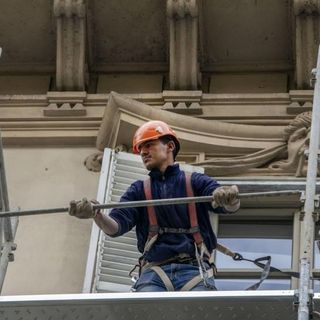 Sicurezza sul lavoro, il Covid &quot;sgonfia&quot; le denunce di incidenti, ma resta l'allarme: &quot;Cultura e prevenzione&quot;