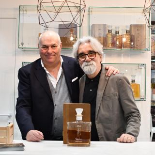 Chicco Berta, presidente delle Distillerie Berta, e il Maestro Peppe Vessicchio a Vinitaly 2024
