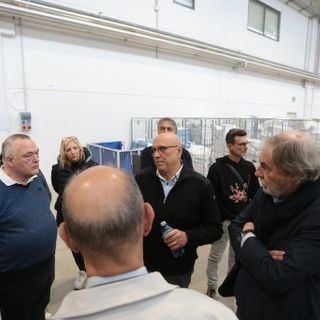 Nella lavanderia di Mappano dove l’AI viene applicata al tessile: i soci del CDO visitano l’azienda [VIDEO]