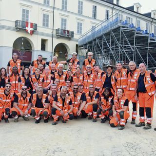 Foto di gruppo per i volontari della Croce Verde Asti