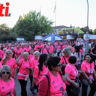 Un mare rosa per la lotta ai tumori: Asti teatro dell'Asti in rosa