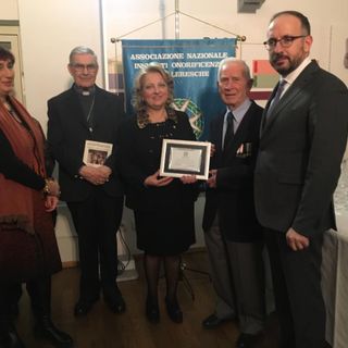 Il passaggio di consegne tra i delegati dell’ANIOC nel 2018 con da sinistra l’allora Questore di Asti Faranda Cordella, il vescovo emerito Francesco Ravinale, la neo delegata Silvana Bertolotti, il Grand’Ufficiale Giuseppe Scaletta, il sindaco di Asti Maurizio Rasero