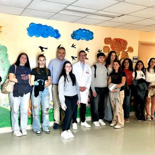 In foto il gruppo degli studenti accompagnati dal professor Bertelli e nell’incontro introduttivo con il direttore generale Francesco Arena e il direttore del Dipsa Katia Moffa