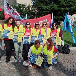 Protesta a Torino dei sindacati per dire no alla privatizzazione di Poste Italiane: &quot; Un danno ai diritti e agli interessi dei cittadini&quot;