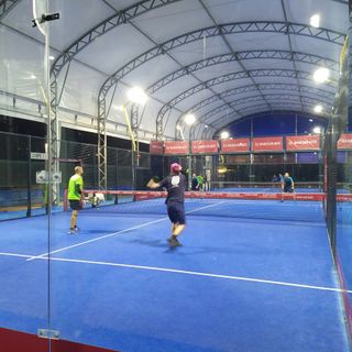 Un’azione di gioco nella partita tra Addominal e Puntazos, finita con il risultato di 2-1