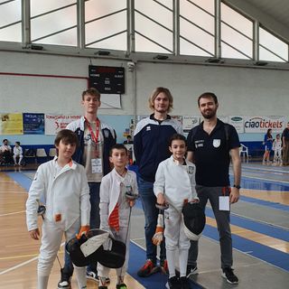 Il tecnico Mandarini con i piccoli allievi alle Festa dei Bimbi