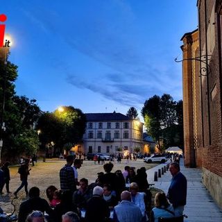 Nel cuore del Rione Cattedrale si chiude Il Gustadom. Oggi El mercà dij Busiard