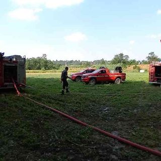 A fuoco un escavatore a Castelnuovo Belbo