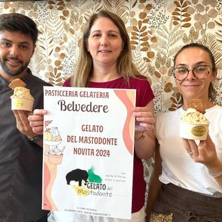 Alessio Varbella con il sindaco Anna Macchia e Carolina Belvedere